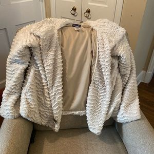 Faux fur jacket. Patagonia. Size L.